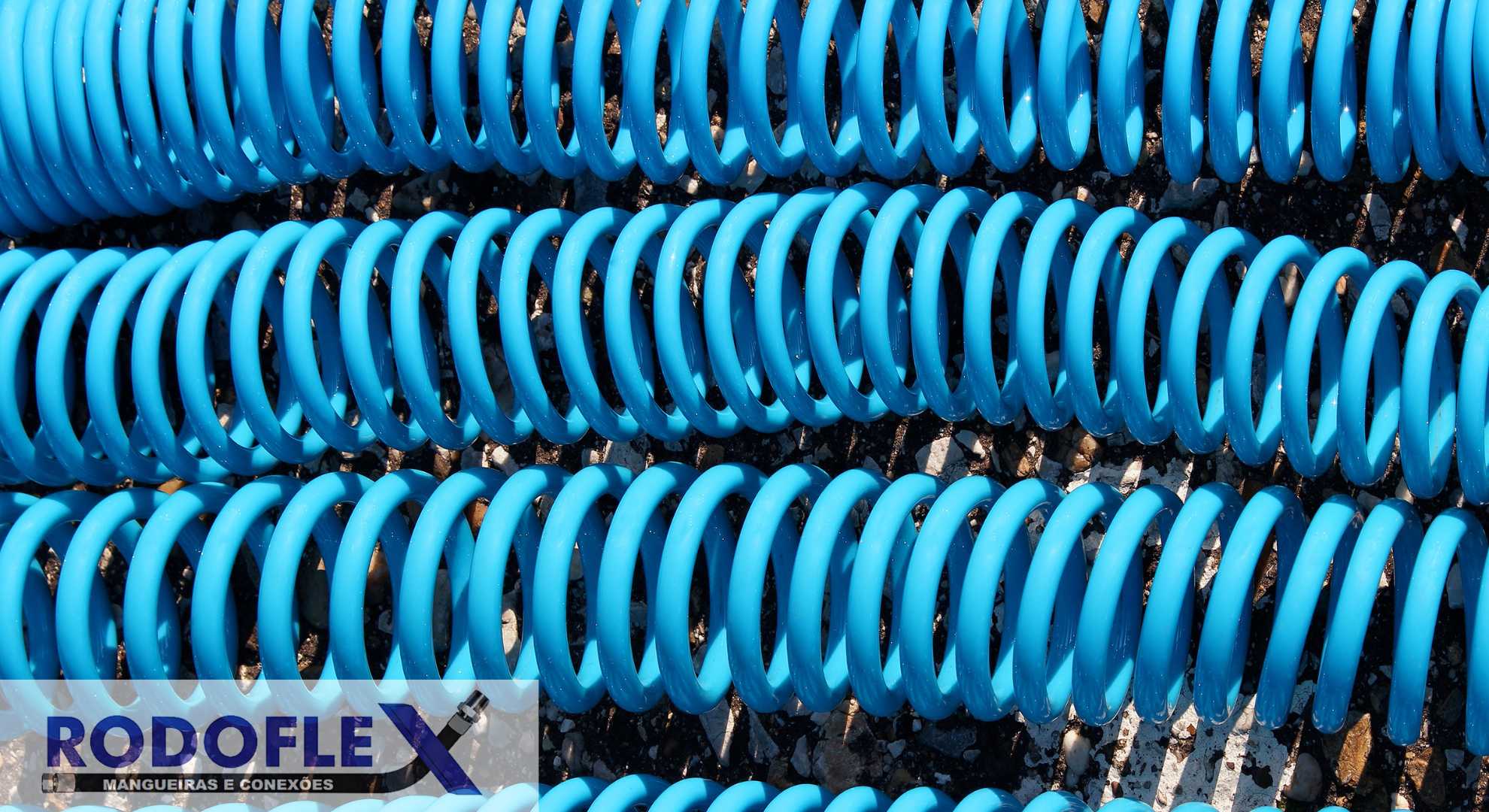 Mangueira espiral de ar comprimido: o que é, como funciona e por que é essencial em sistemas pneumáticos